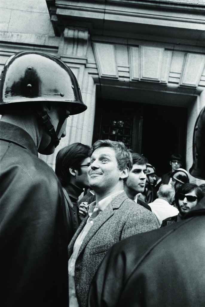 Daniel Cohn-Bendit devant la Sorbonne. Paris, mai 1968
