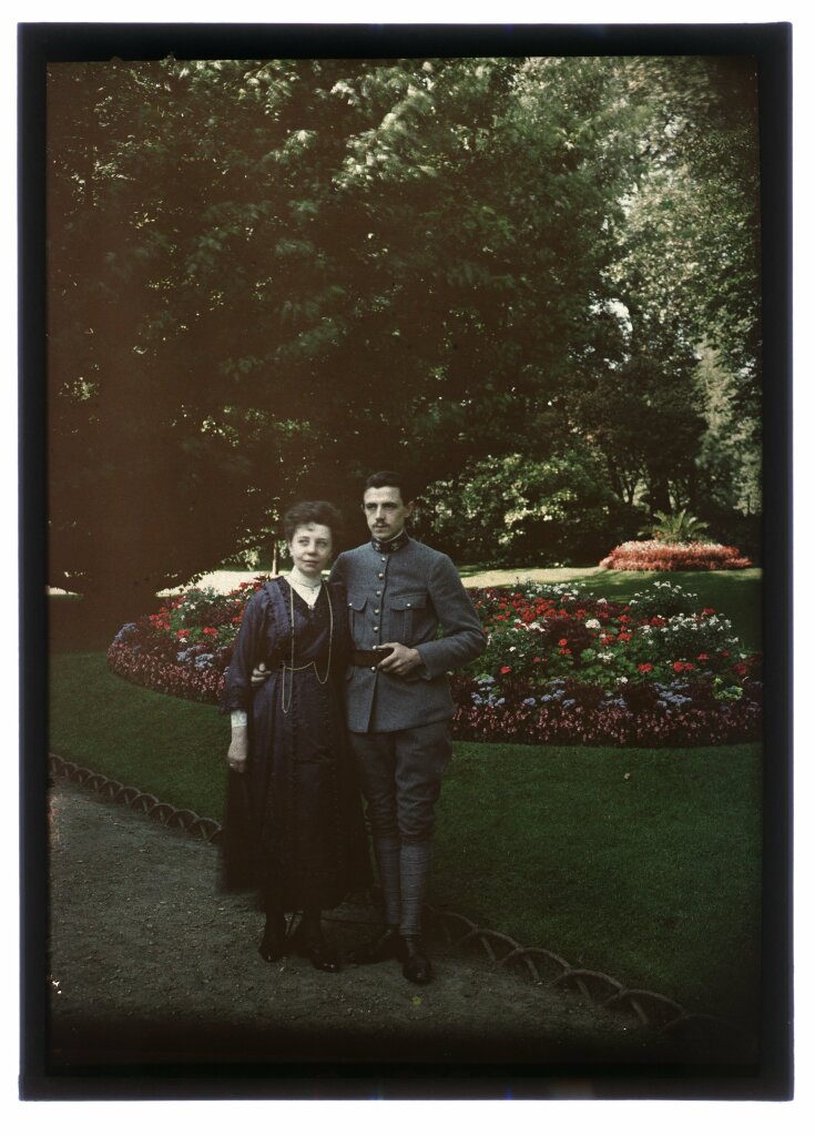 Couple dans un parc, ca. 1916-1920, autochrome