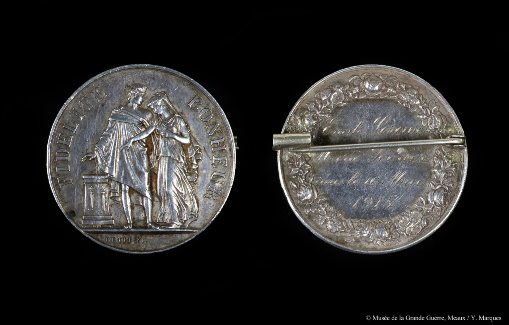 Médaille de mariage de Marie Poirier et Émile Leroux, unis le 16 mai 1914