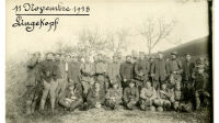 Soldats allemands et français réunis le 11novembre 1918 à Lingekopf © Collection particulière