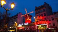 Facades_du_Moulin_Rouge_en_1900_et_2019_