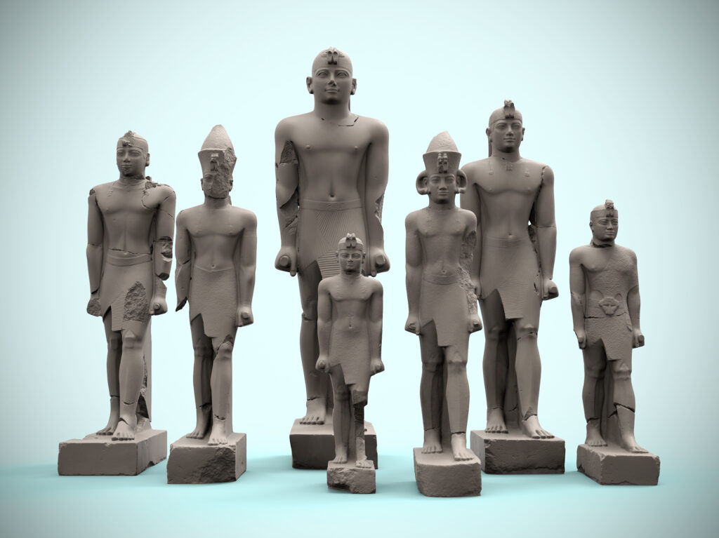 Copies des sept statues des rois de Napata ( Taharqa, Tanouétamani, Senkamanisken, Anlamaniet et Aspelta )