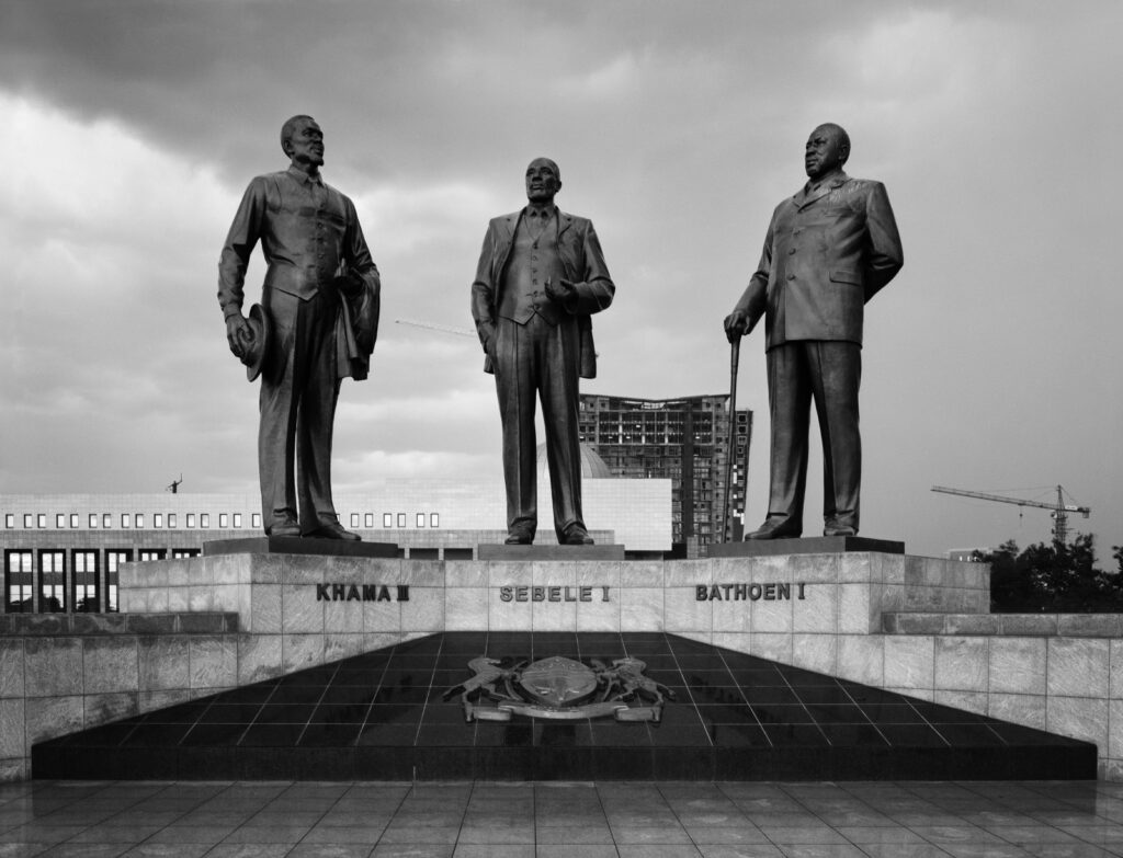 Exposition À toi appartient le regard au musée du quai Branly-Botswana, The Three Dikgosi Monument (built by North Korea), Botswana, Gaborone 2013
