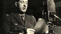Le General Charles de Gaulle lance l'appel aux Francais a la radio BBC a Londres le 18 juin 1940  ---  speech of General Gaulle on the radio in London june 18, 1940 to call french people to resistance