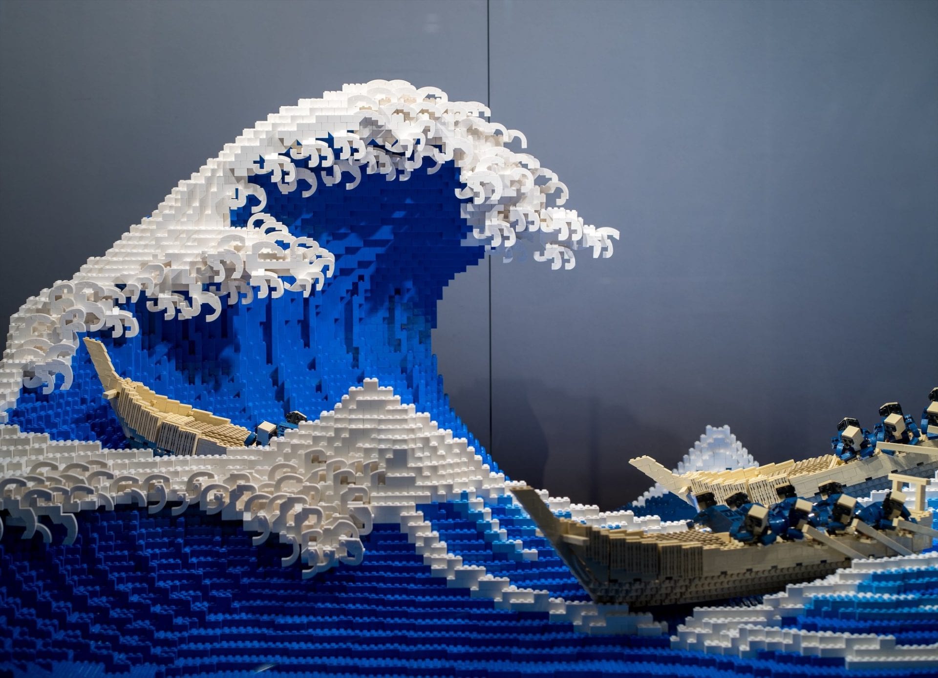La vague d'Hokusai reproduite avec 50 000 LEGO® - Arts in the City