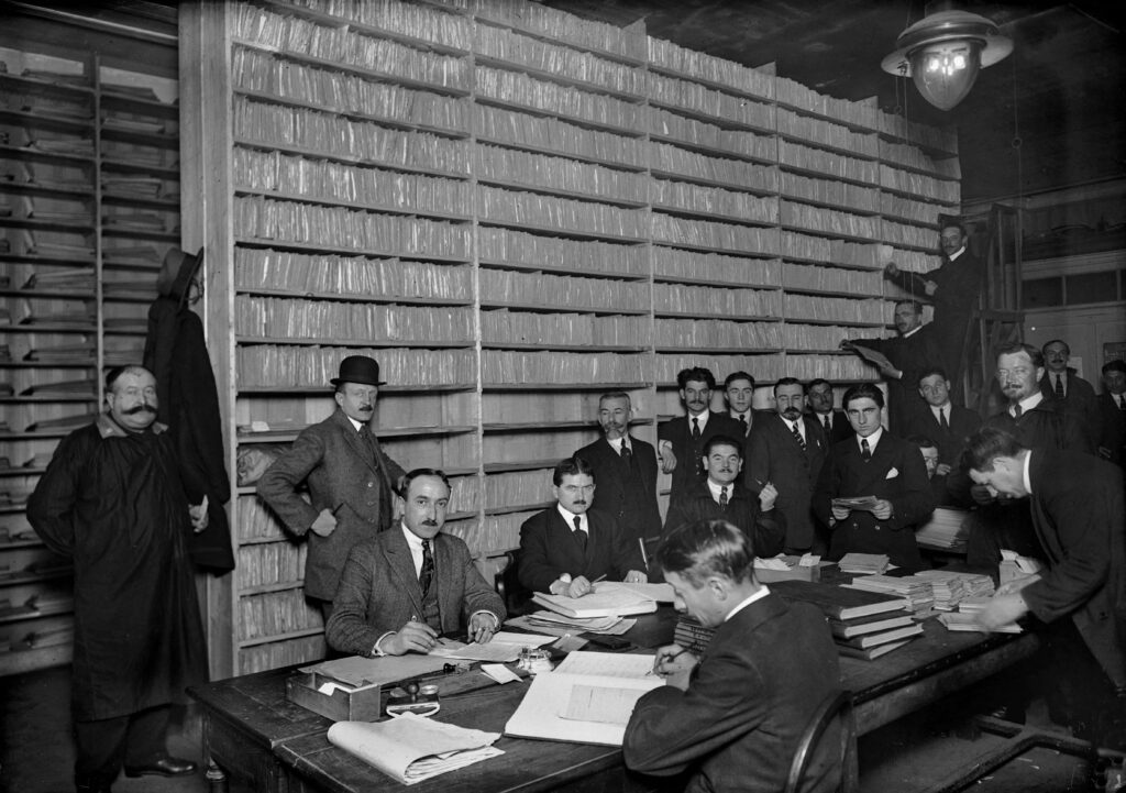 Anonyme. Service des étrangers de la préfecture de Police de Paris. Années 1930