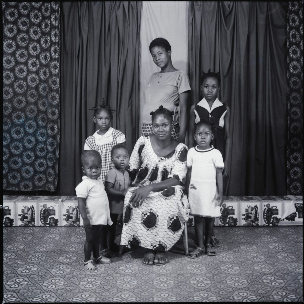 Archives du Studio Photo National, studio photo de Samuel Fosso à Bangui 