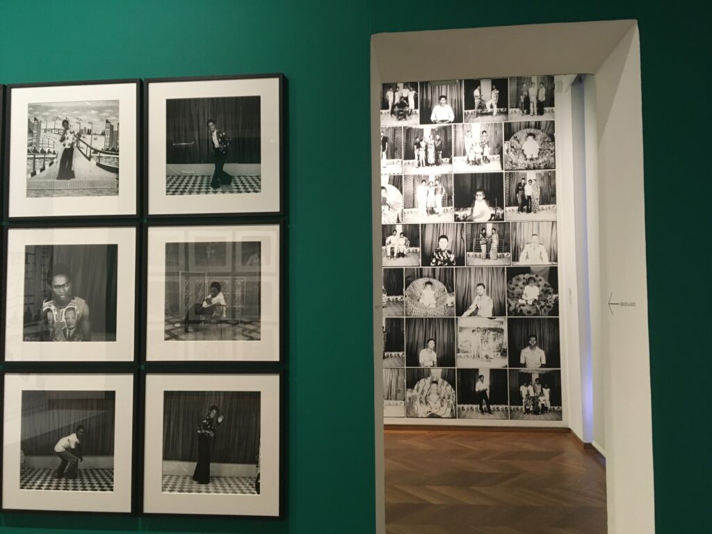 Vue de l'exposition, Samuel Fosso, Maison européenne de la Photographie 