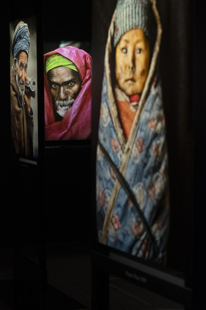 Vue de l'exposition Steve McCurry - Musée Maillol 