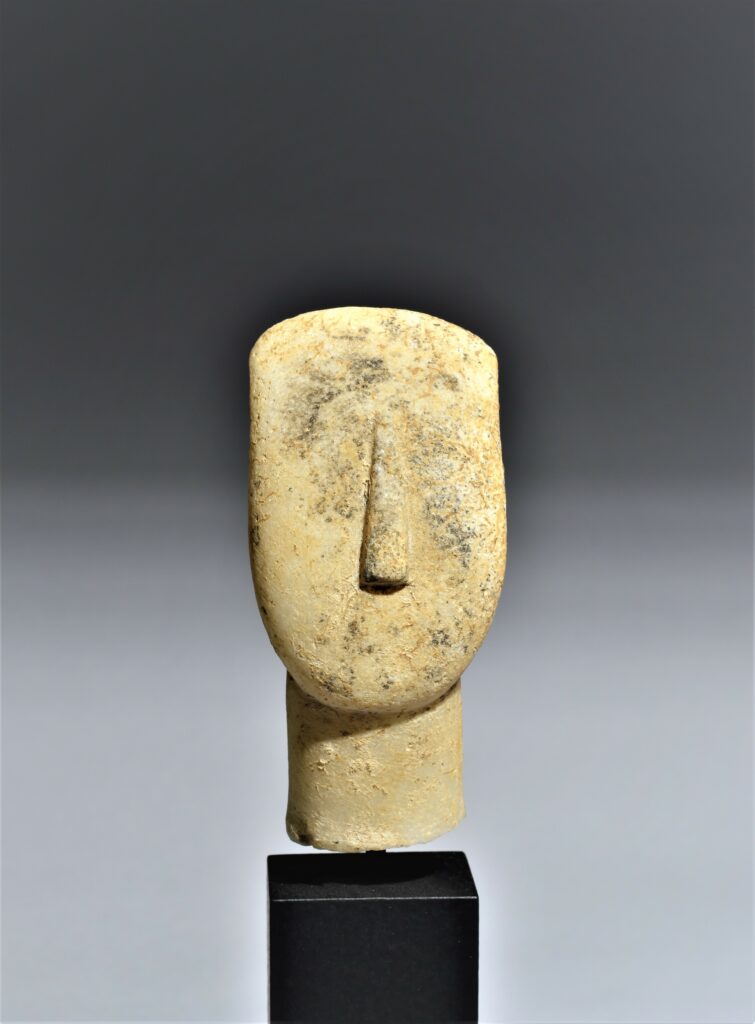 Head of a Cycladic idol of the Spedos type, Early Cycladic II, 2700-2300 BC, Galerie Günter Puhze GMBH