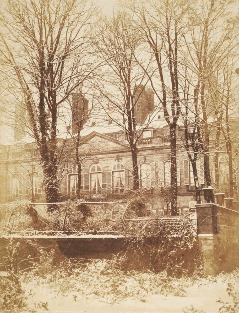 Charles Marville, Le Jardin et l'hôtel de Chimay sous la neige, 1853