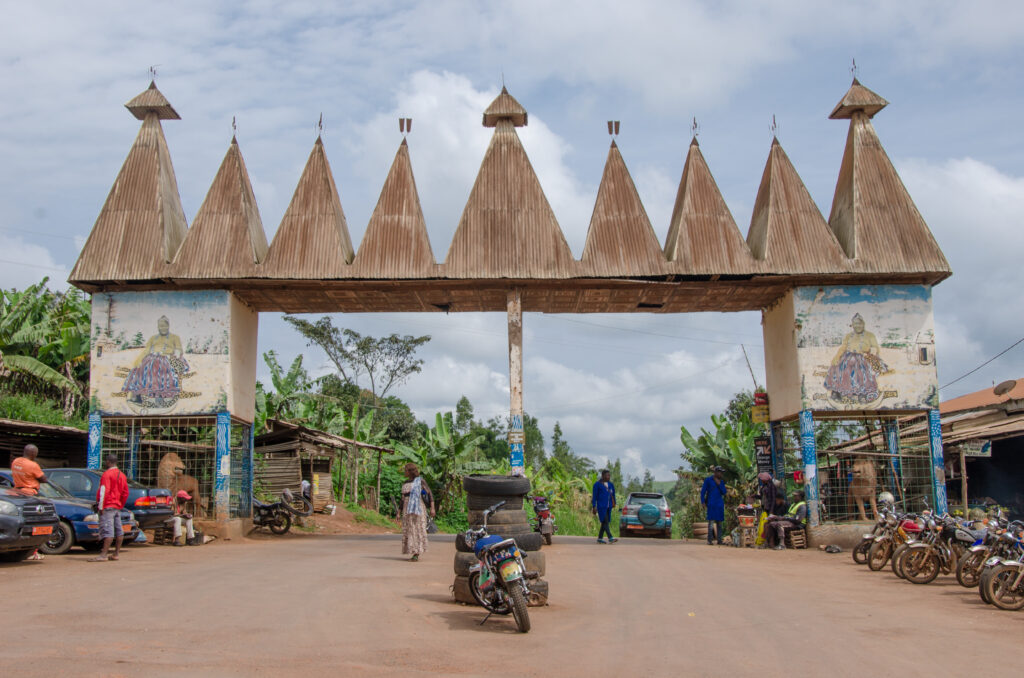 Porte d'entrée principale de la chefferie Bafou