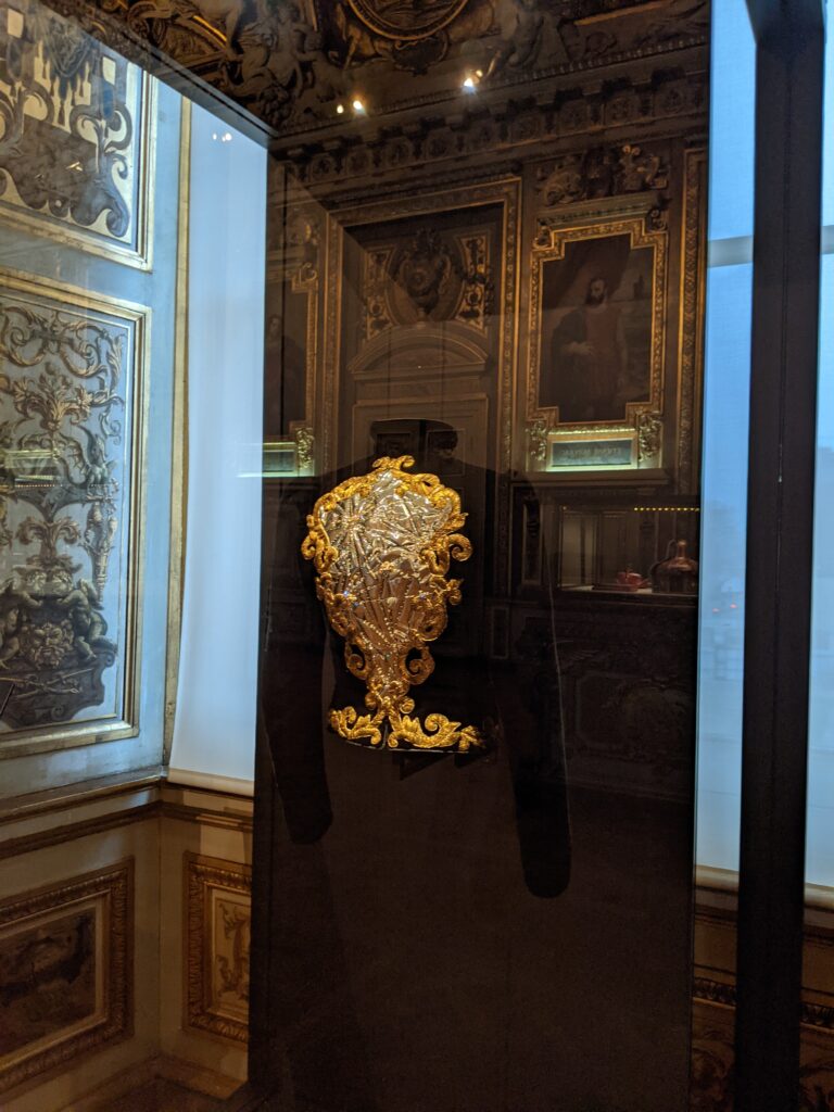 Vue de l'exposition au Musée du Louvre