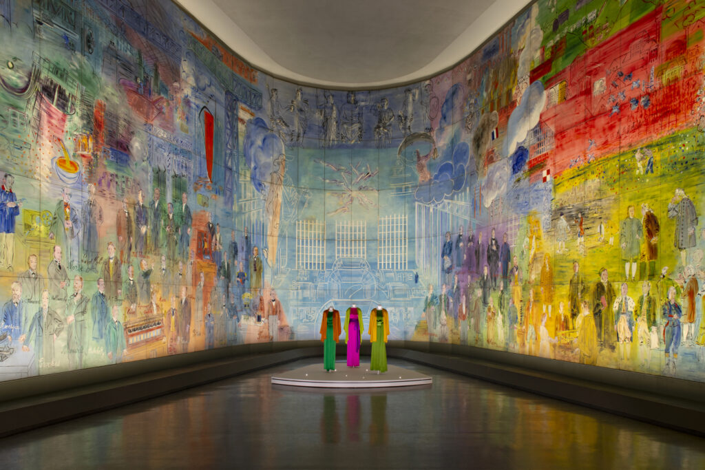 Vue de l'exposition Yves Saint Laurent au Musée d'Art Moderne de Paris