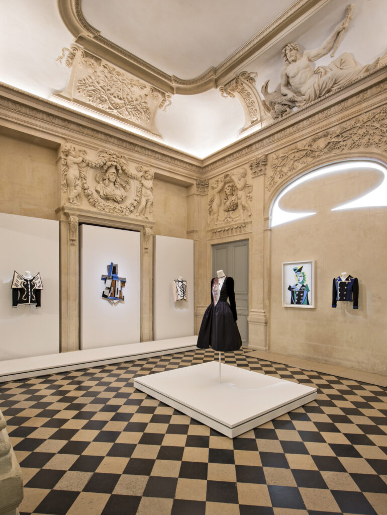 Vue de l'exposition Yves Saint Laurent au Musée Picasso