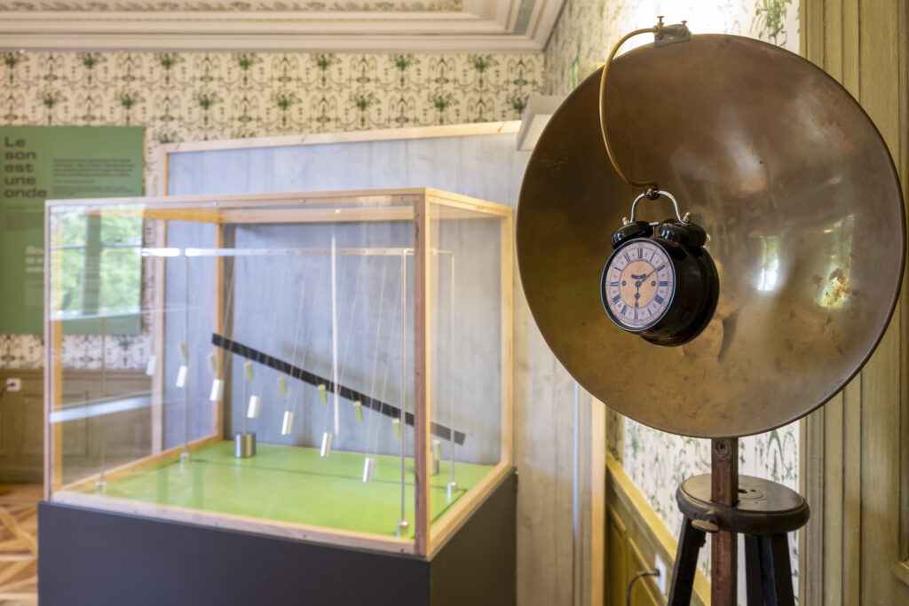 Vue de l'exposition Ecoute voir au Musée d'Histoire des Sciences de Genève