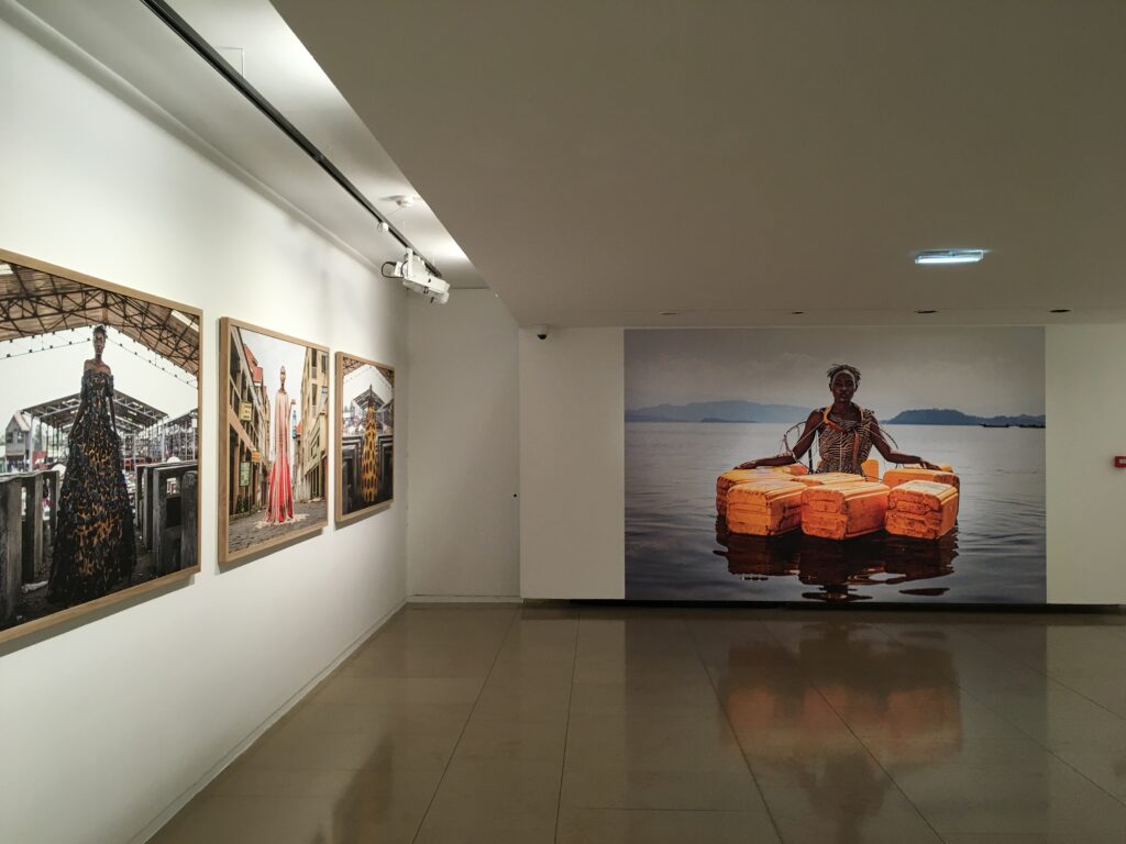 Vue de l'exposition, Pamela Tulizo, Maison européenne de la Photographie 