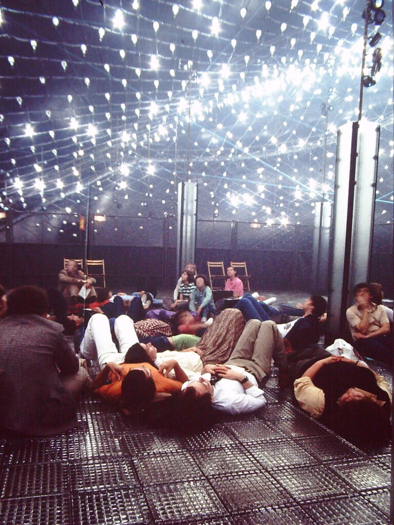 Public à l'intérieur du diatope de Beaubourg, 1978
