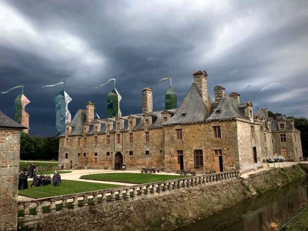 Harry Potter en Bretagne : un château transformé en Poudlard grandeur  nature - Arts in the City