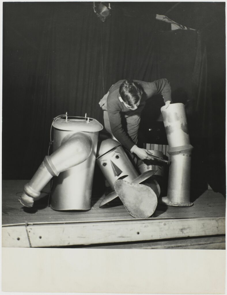 Gaston Paris, Robot, entrée de l’attraction foraine, vers 1936