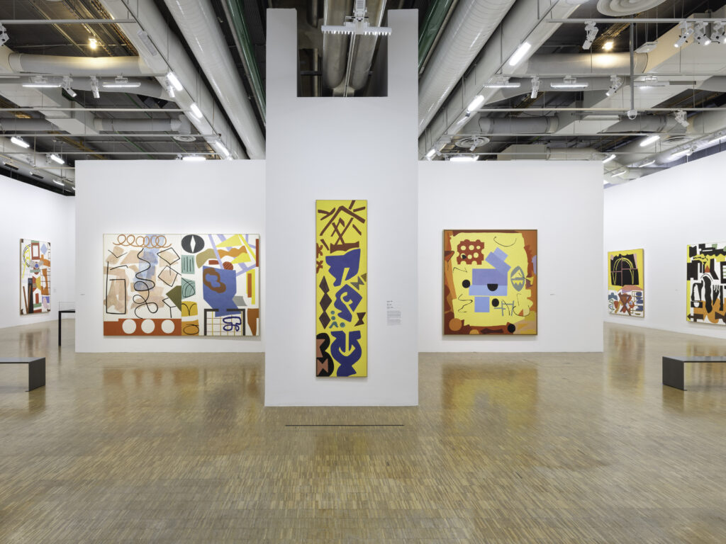Vue de l'exposition Shirley Jaffe une Américaine à Paris au Centre Pompidou 