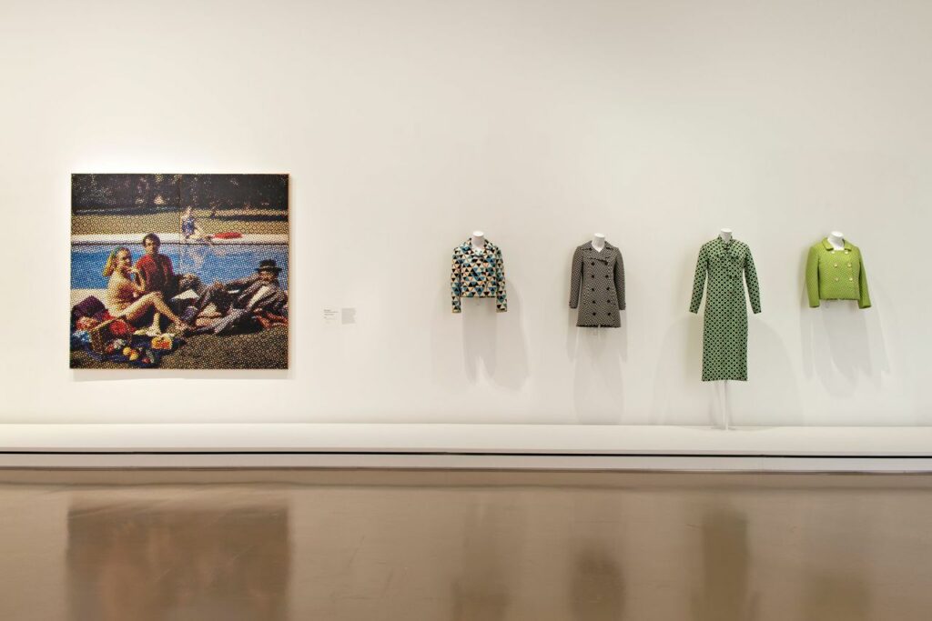 Vue de l'exposition Yves Saint Laurent aux Musées, Musée d'Art Moderne 