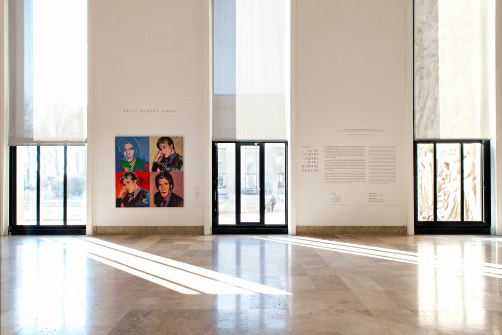 Vue de l'exposition Yves Saint Laurent aux Musées, Musée d'Art Moderne 