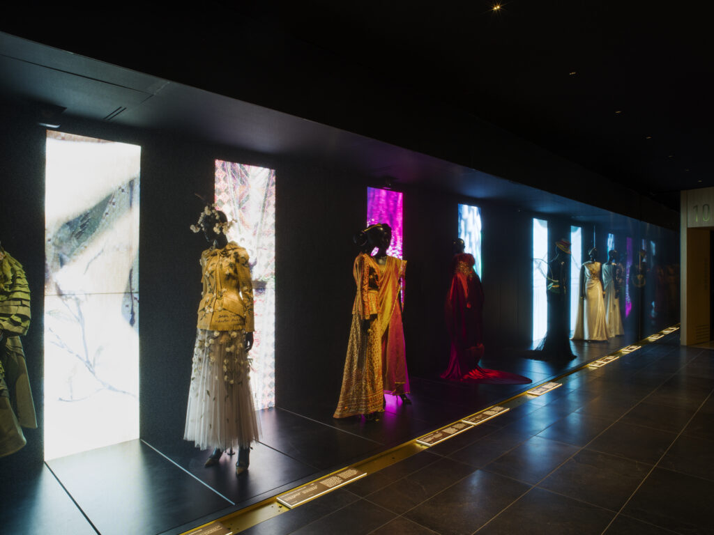Galerie Dior, An Invitation to Travel