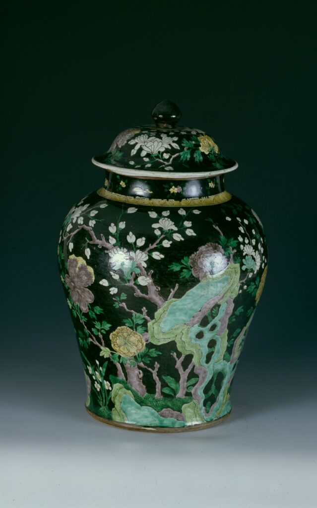 Pot avec couvercle Chine, dynastie Qing, probablement période Kangxi (1662-1722)