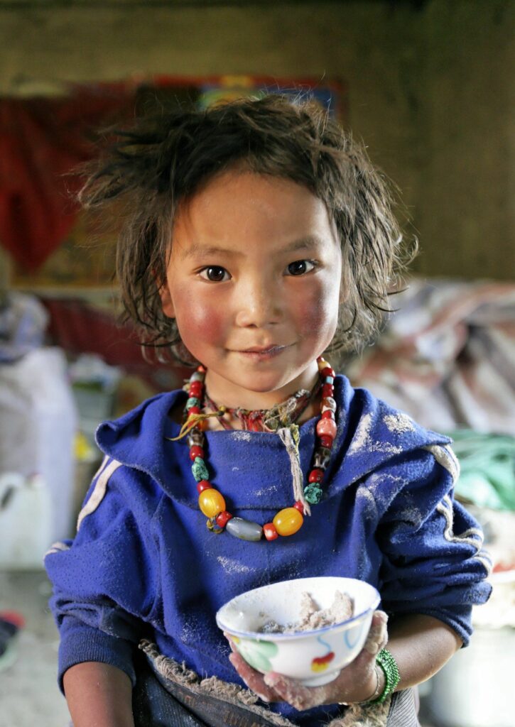 Matthieu Ricard, Petite fille tibétaine nomade de la région de Tsatsa, Tibet oriental, 2005