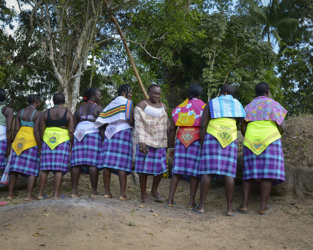 Groupe of Captain womenshowing their decorated textilesat the funeral ceremoniesin the Asindoopo village.In the middle Captain Alele Amoida, «Booko de» ( theday before the burial), Saamakaterritory, Surinam.