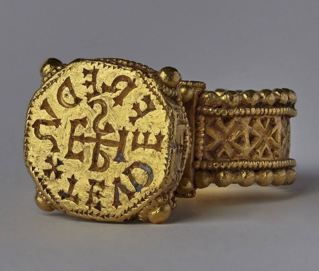 Royaume wisigoth, VIIe-VIIIe siècle, Signet au nom de l’évêque Teudefredus, Bague en or