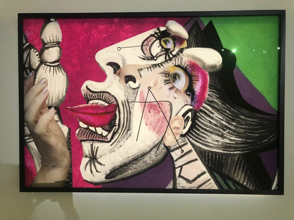 Vue de l'exposition gratuite d'ORLAN, Les femmes qui pleurent sont en colère, au Musée Picasso Paris 2022