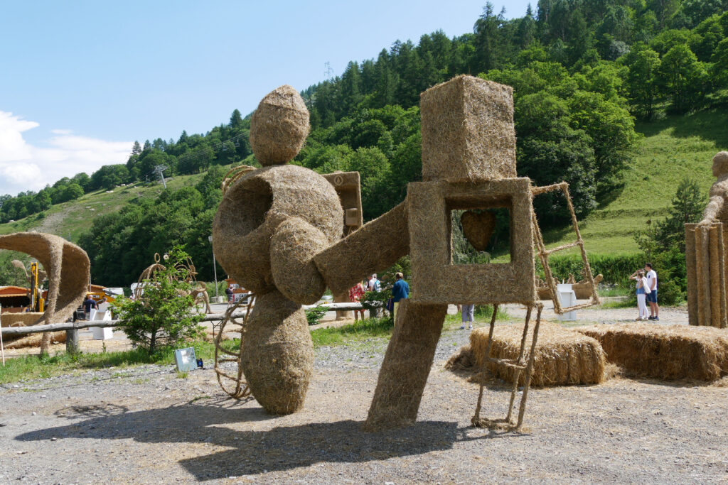 Concours Sculptures paille et foin 2021, Xavier Aury, Ukraine Kutsevych