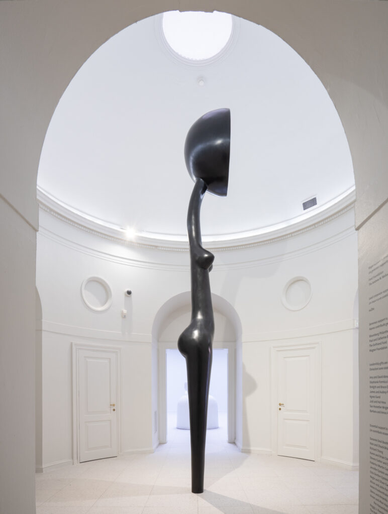 Vue de l'exposition Sovereignty de Simone Leigh au Pavillon Américain, 2022
