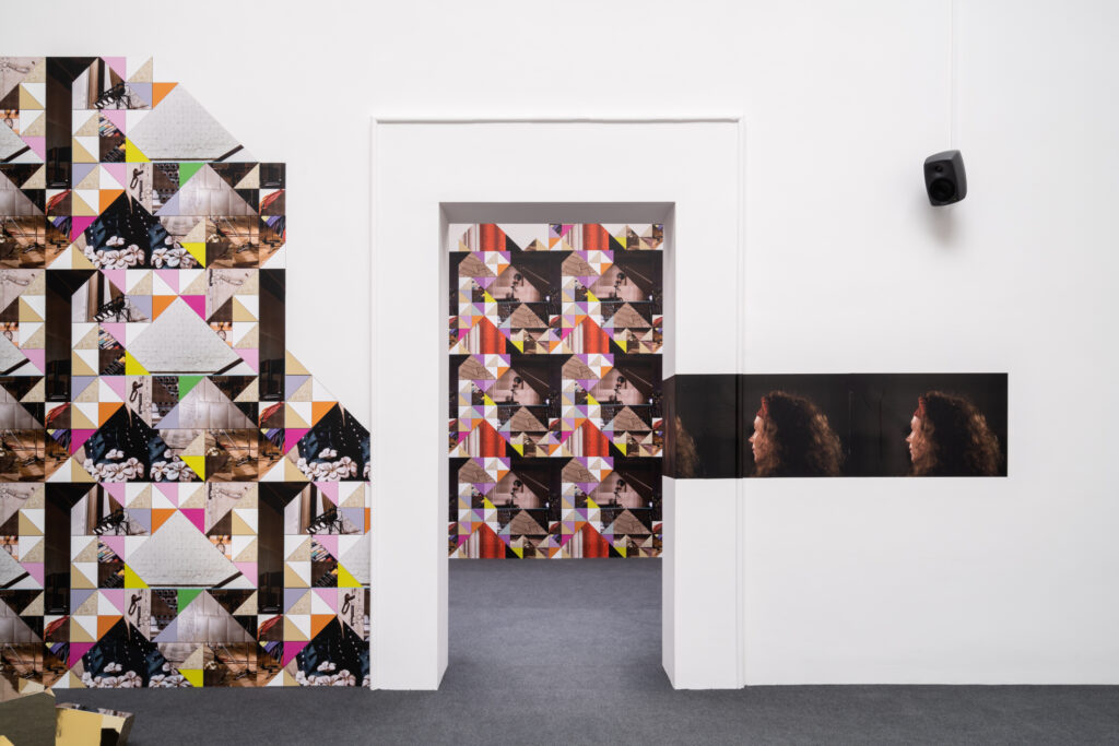 Vue de l'exposition Sonia Boyce, Feeling Her Way, Pavillon Britannique, 2022