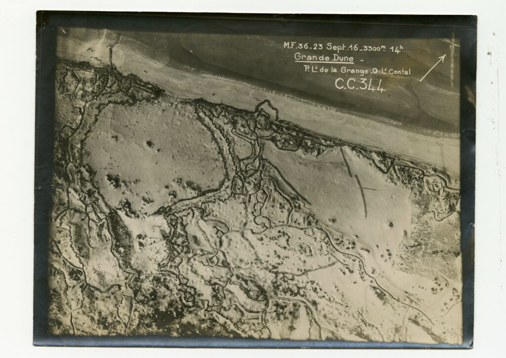 Vue d’un réseau de tranchées sur une plage, secteur Grande dune, 23 septembre 1916