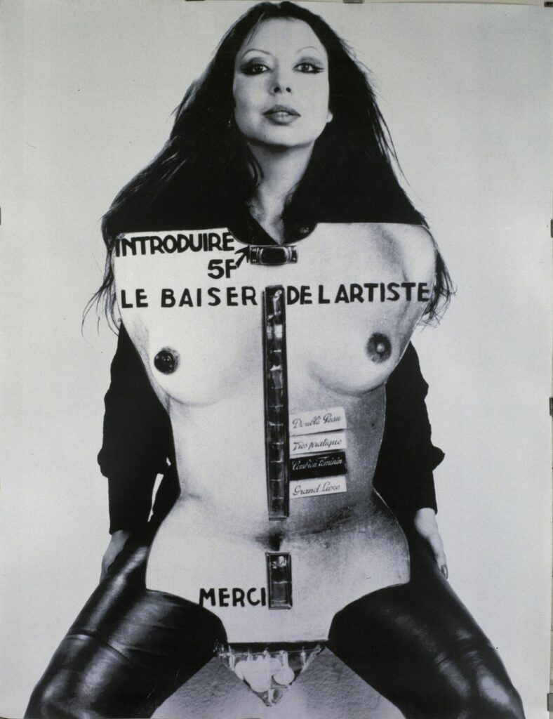 ORLAN, L e Baiser de l’artiste. Le distributeur automatique ou presque! n°2, 1977. Maison européenne de la photographie, MEP