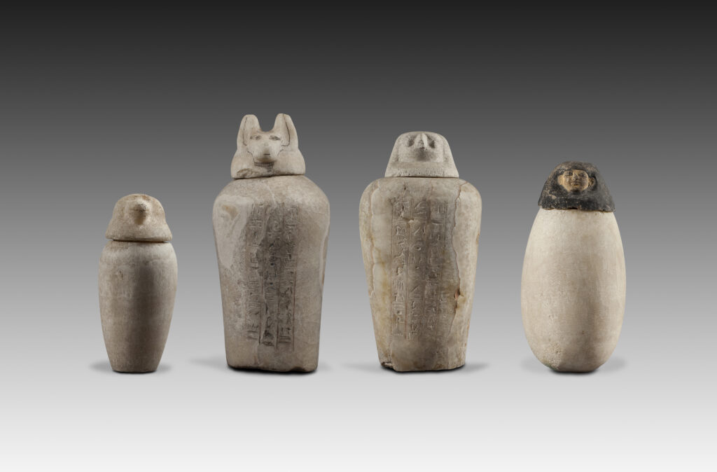  Groupe de vases canopes égyptiens