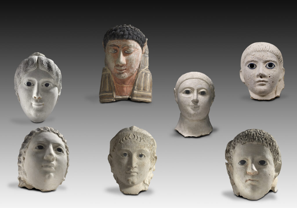 Groupe de visages et masques égyptiens 