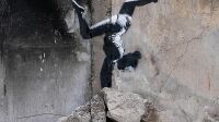 Banksy nouvelle oeuvre dans immeuble détruit en Ukraine (3)