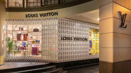 Louis Vuitton ouvre un café à Paris et lance une exposition gratuite