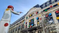 Yayoi-kusama-lv-dream-la-samaritaine-sculpture-installation-louis-vuitton-paris (4)