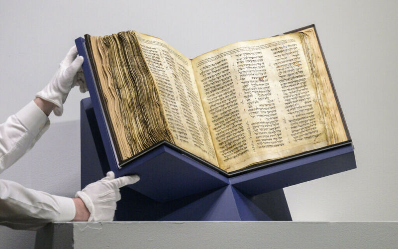 La plus vieille des bibles hébraïques vendue 38 millions de dollars