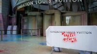 Fondation-Louis-Vuitton-militants-ecologistes-peinture-extinction-rebellion