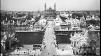 Exposition universelle de 1900. Vue sur le Trocadéro prise de la tour Eiffel. Paris, 1900.