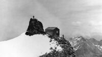 Exposition - Refuges Alpins - Maison forte de Hautetour - L’ancien refuge de l’Aigle, massif des Écrins (Hautes-Alpes), 1930