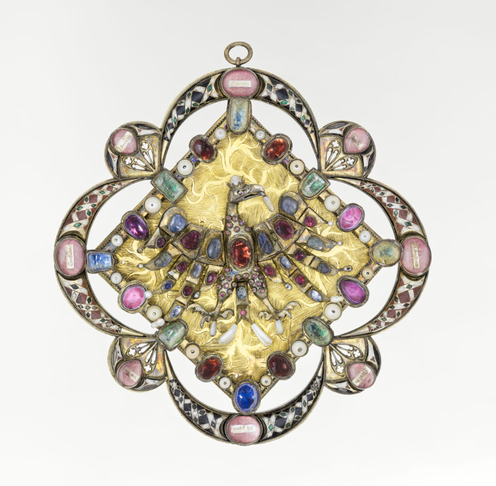 Fermail-reliquaire à l'aigle, milieu du XIVe siècle Fermail-reliquaire à l'aigle, milieu du XIVe siècle