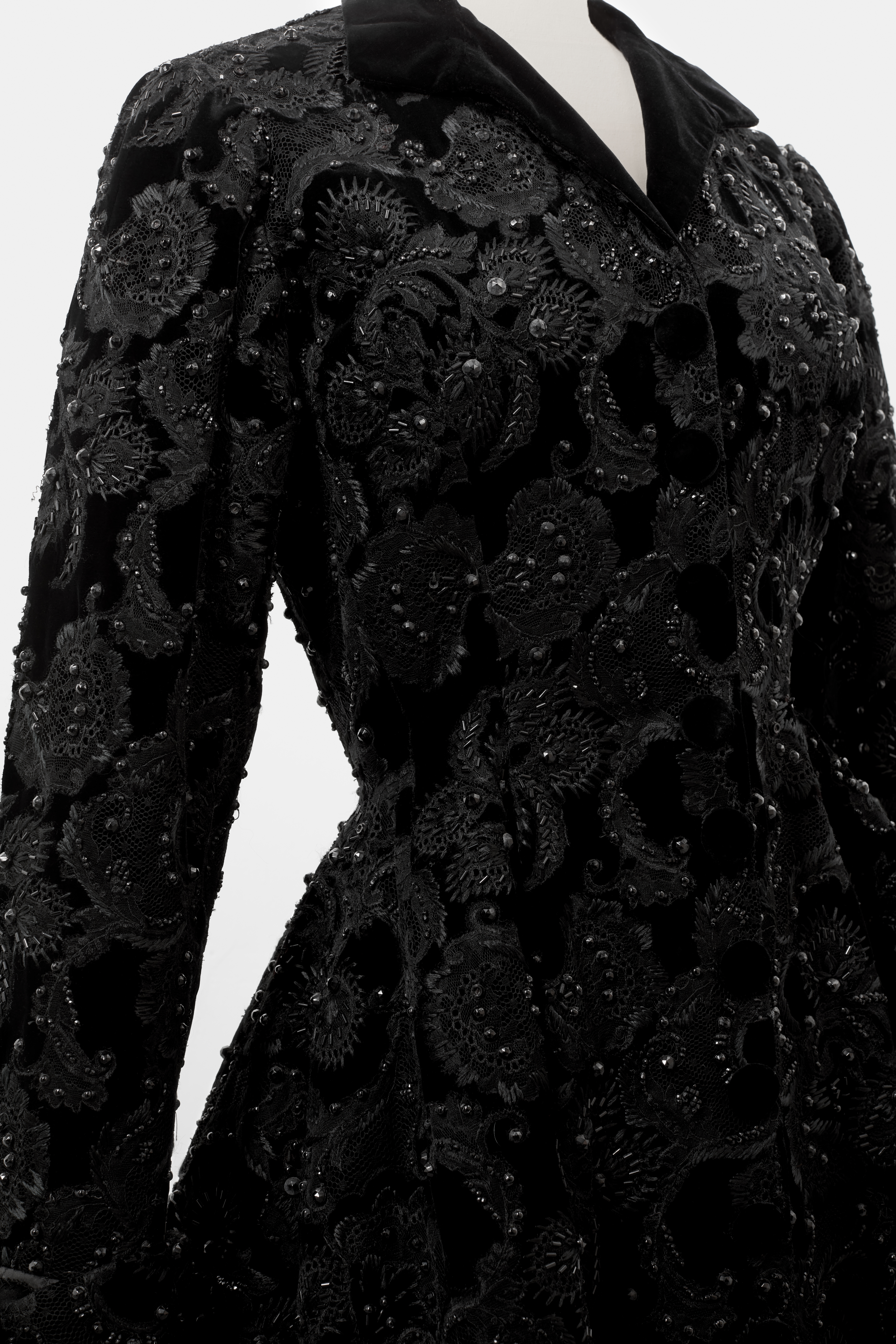 Cristobal Balenciaga,costume de bal «Mozart», 4 Septembre 1951 Cristobal Balenciaga,costume de bal «Mozart», 4 Septembre 1951