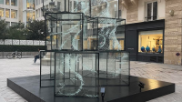 Installation Tosca de Simon Berger sur la place de l'Opéra Comique